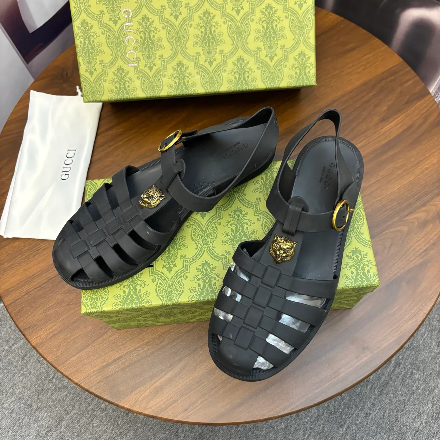 Men's shoes 260💰 [Gucci] Counter quality, top-quality original goods, real photos! Original TPU material, fine workmanship, comfortable; genuine 1:1 replica Size: 36 ~ 46